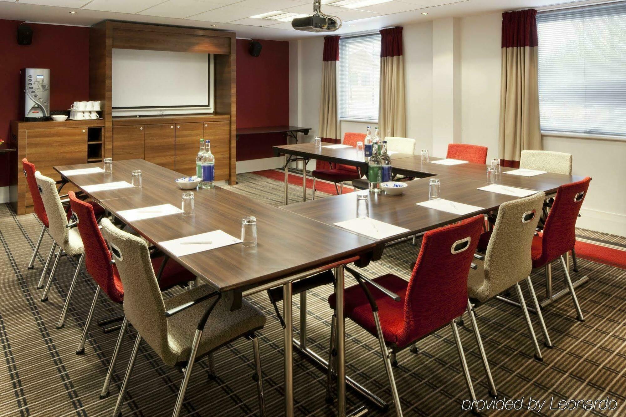 Holiday Inn Express Milton Keynes, An Ihg Hotel Facilities photo